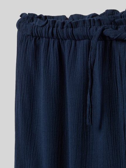 Produktfoto, Wide Leg Hose aus reiner Viskose von s.Oliver RED LABEL, Optik: Unifarben, Strukturiert, Crinkle-Optik, Bundabschluss: Elastisch mit Tunnelzug, seitliche Eingrifftaschen, Materialverarbeitung: Crinkle, Material: reine Viskose