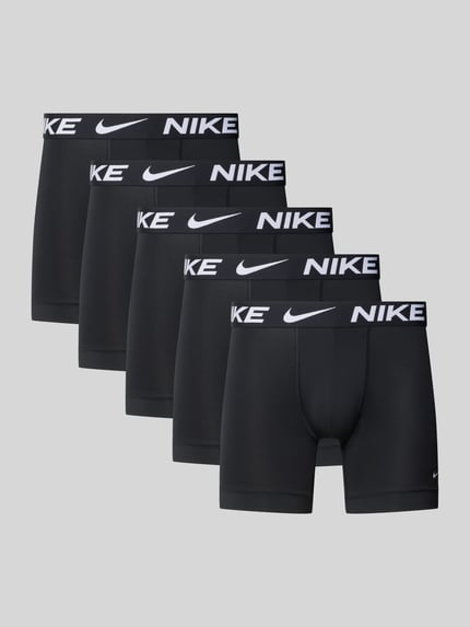 Produktfoto, Boxer Briefs im 5er-Pack von Nike für Herren, schwarze Farbe, elastischer Bund mit weißem Nike-Logo, glatte Textur