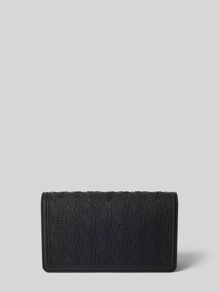 Productfoto, dames Umhängetasche met labelreliëf model 'JELLIES' van VALENTINO BAGS in zwart, rechthoekige vorm, matte textuur, hoofdvak met klep en haaksluiting, verstelbare schouderriem, afmeting 25x15x8 cm, schouderriem 102 cm.