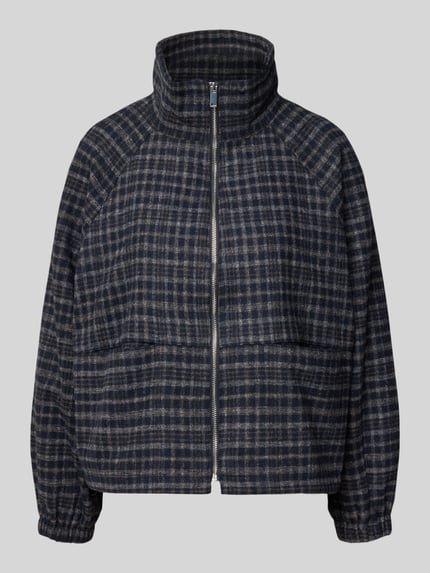Produktfoto, Jacke mit Stehkragen Modell 'Mae' von LOLLYS LAUNDRY w granatowo-szare kratę, luźny krój, zamek, kieszenie, elastyczne mankiety