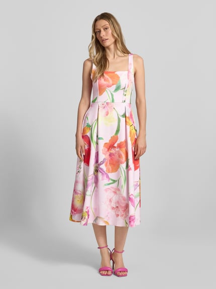 Vrouwenmodel draagt cocktailjurk im allover-look van Lipsy in materiaalmix met stretch, A-lijn, midi-jurk, roze met bloemenprint, ruglengte bij maat 36 100 cm, borstwijdte bij maat 36 34 cm, volledige lichaamsvoorzijde