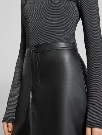 Tom Tailor Denim Lekko rozkloszowana spódnica z imitacji skóry z zapięciem na guzik Czarny 3