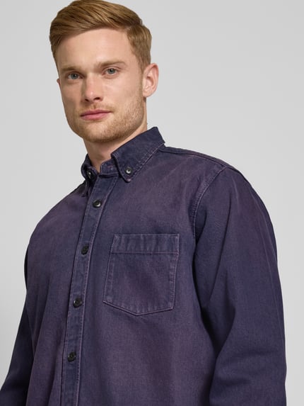 BOSS Orange Kurtka koszulowa jeansowa o kroju regular fit z kołnierzykiem typu button down model ‘Lambey’ Jasnośliwkowy 3