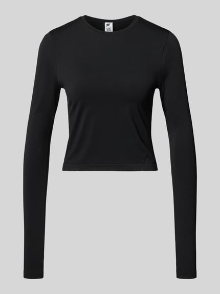 Produktfoto, schwarzes Slim Fit Longsleeve mit Rundhalsausschnitt Modell 'Feather' von Fabletics, elastischer Material-Mix, Cropped Fit