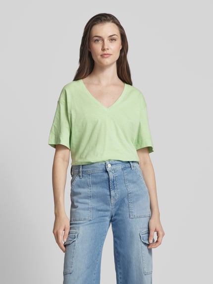 Esprit T-Shirt in unifarbenem Design mit V-Ausschnitt Apfel 4