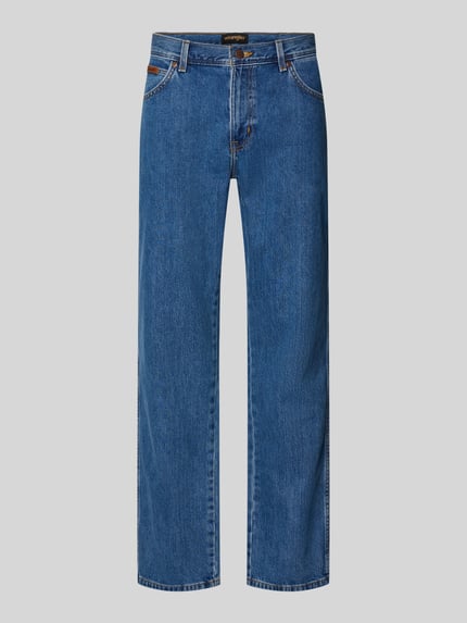Produktfoto, Bootcut Jeans mit Label-Detail Modell 'Texas' von Wrangler in Blau, 5-Pocket-Design, reine Baumwolle, leicht ausgestellter Schnitt, sichtbare Textur