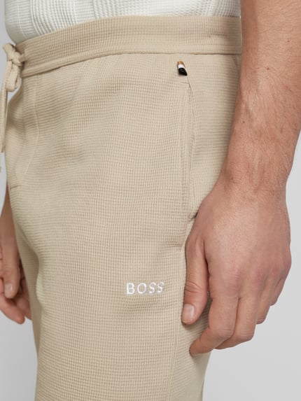 BOSS Szorty o kroju regular fit z fakturowanym wzorem Beżowy 3