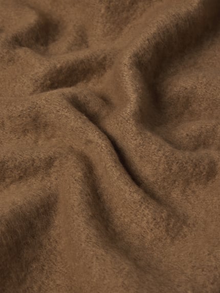 Produktfoto, Schal mit Fransen von Kurt Beines, rechteckig, unifarben braun, weiche Textur, Maße 52x192 cm, Fransenabschluss