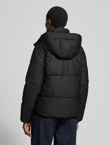 VERO MODA Kurtka pikowana o kroju regular fit z kapturem model ‘GRETAKYLIE’ Czarny 5