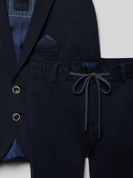 Produktfoto, Slim Fit Anzug mit Viskose-Anteil von G.O.L., granatowy, 2-guzikowa marynarka, krój slim fit, kieszenie, elastyczny pas z troczkiem, materiał z dodatkiem wiskozy, tekstura gładka, szerokość w rozmiarze 134: 31 cm, długość tyłu 49 cm, szerokość ramion 27 cm, długość rękawa 47 cm, długość wewnętrzna nogawki 61 cm.