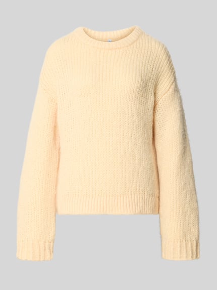 Produktfoto, cremefarbener Regular Fit Pullover im Two Tone Look Modell 'DORTHEA' von PIECES, weiche Stricktextur, Damen Pullover