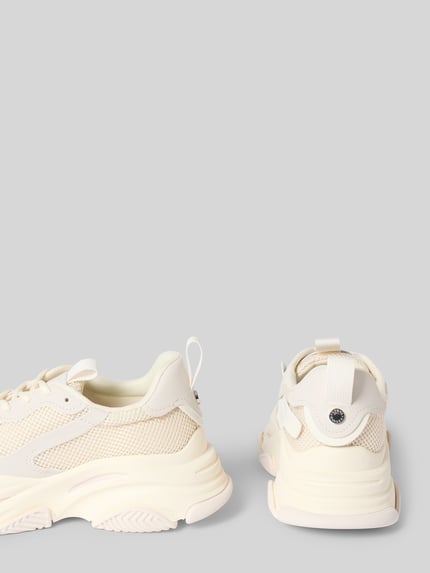 Productfoto, Sneaker met label-details model 'Possession' van Steve Madden in beige, afgeronde vorm, gecoat leer, profielzool, dames sneaker.