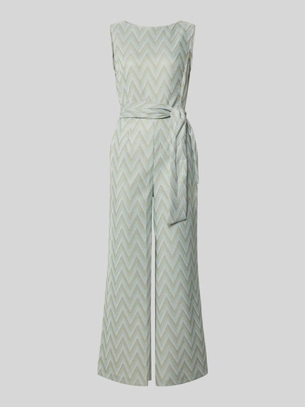 Productfoto, Regular Fit Jumpsuit mit geometrischem all-over stitching van Betty Barclay, pastelgroene zigzagpatroon, mouwloos, stoffen band, boothals, getailleerd, totale lengte maat 36: 141 cm, binnenbeenlengte: 73 cm, borstwijdte: 32 cm.