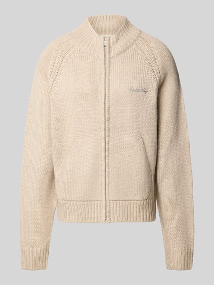 Produktfoto, gebreid jack van RETERNITY Strickjacke met Labelstitching Model 'ÉCLAT', materiaalmix met wol, regular fit, opstaande kraag, tweewegritssluiting, ruglengte maat M 63 cm, mouwlengte maat M 76 cm