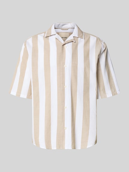 Produktfoto, Relaxed Fit Freizeithemd aus reiner Baumwolle Modell 'TES' von Only & Sons, gestreift in Beige und Weiß, Knopfleiste, Reverskragen, kurzarm.