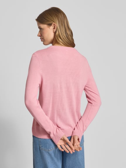 Männermodel trägt Regular Fit Weihnachtspullover mit Pailletten-Motiv Modell 'XMAS SHINE' von Only, różowy kolor, dzianina, długie rękawy, ściągacze, widok na całą sylwetkę z tyłu.