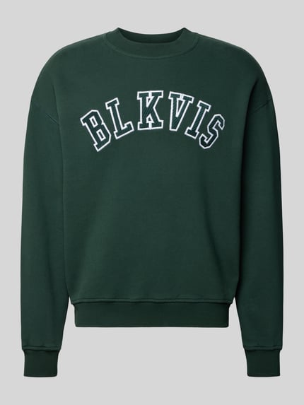 Produktfoto, Sweatshirt mit Logo und Rundhalsausschnitt von BLKVIS in Dunkelgrün, Reine Baumwolle, Relaxed-Fit, Vorderseite mit Logo, strukturierte Oberfläche