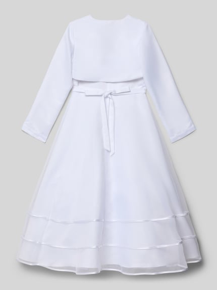 Mädchen trägt Kleid im Stufen-Look mit Schleifen-Applikation von Happy Girls in Weiß, A-Linie, langer Ärmel, Rückseitiger Reißverschluss, Ganzkörperansicht Rückansicht.