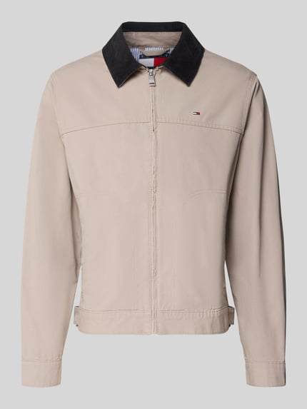 Produktfoto, Regular Fit Ranch-Jacke aus reiner Baumwolle von Tommy Jeans in Optik: Unifarben mit Umlegekragen aus Cord, Reißverschluss, Logo-Stitching, Langarm, Manschette, weitenverstellbare Riegel, seitliche Reißverschlusstaschen, Material: reine Baumwolle