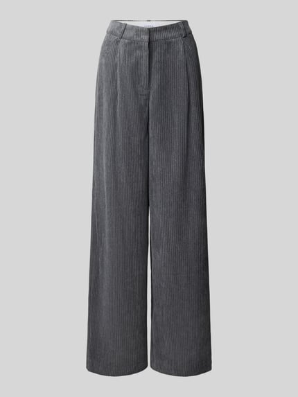 Produktfoto, Wide Leg Bundfaltenhose aus Cord von COMMA in Grau, samtige Textur, Paspeltaschen am Gesäß, Damen Bundweite 35 cm, Innenbeinlänge 78 cm