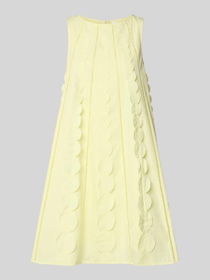 Produktfoto, Minikleid mit rückseitigem Schlüsselloch-Ausschnitt von YAS, sukienka mini z mieszanki bawełny, luźny krój, okrągły dekolt, model EMMA, jasnożółta tkanina z okrągłymi aplikacjami, długość tyłu w rozmiarze 36: 89 cm, szerokość w rozmiarze 36: 46 cm