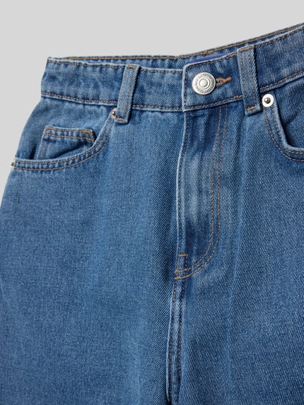Productfoto, Loose Fit Jeans aus Baumwoll-Mix Modell 'FADE' van Only & Sons in effen blauw denim met label stitching, n ie t e n en 5-pocket-design, katoenmix.