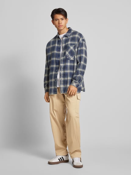 Calvin Klein Jeans Regular Fit Cargohose mit elastischem Bund Sand 1