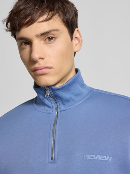 REVIEW Sweatshirt mit Label-Print Rauchblau 3