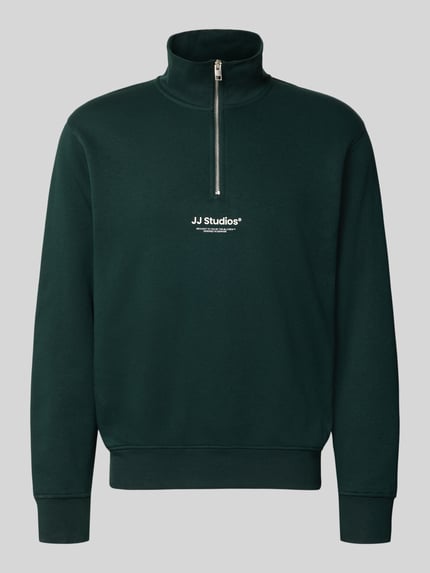 Produktfoto, Regular Fit Sweatshirt aus Baumwoll-Mix Modell 'Soho' von JACK & JONES in Dunkelgrün, Logo-Print, Troyer-Kragen, elastische Abschlüsse