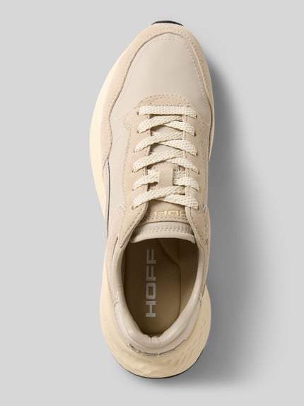 Produktfoto, Sneaker mit Schnürverschluss Modell 'City' van HOFF met contrastgarnering, afgeronde pasvorm, geprofileerde zool, hakhoogte maat 40: 5 cm, schachthoogte maat 40: 6 cm, schachtbreedte maat 40: 7 cm, beige tinten, gladde en gestructureerde oppervlakken