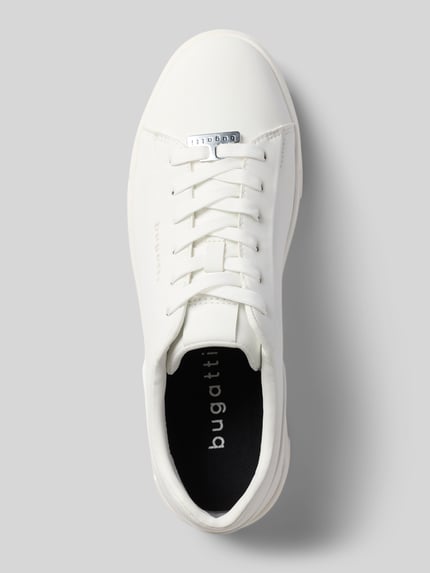 Productfoto, sneaker met logodetail model 'Gunter' van bugatti, afgeronde pasvorm, vetersluiting, hakhoogte maat 44: 4 cm, schachthoogte: 6 cm, schachtbreedte: 6 cm, effen wit, gladde textuur