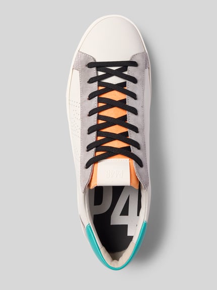 Produktfoto, Sneaker aus leer met labeldetails model 'JACKC 130' van P448, heren sneakers, gecoat leer, afgeronde model, vetersluiting, structuurzool, hakhoogte maat 44: 3 cm, schachthoogte maat 44: 7 cm, schachtbreedte maat 44: 9 cm, meerkleurig, duidelijke structuren en vormen