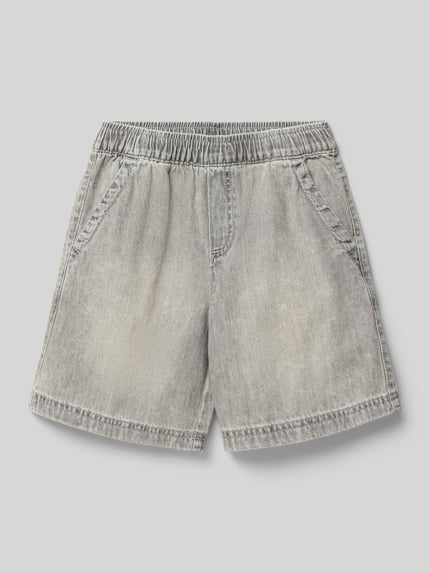 Produktfoto, Loose Fit Pull on Jeansshorts aus reiner Baumwolle von s.Oliver RED LABEL in grauer Denim-Optik, seitliche Eingrifftaschen, Gesäßtaschen, elastischer Bundabschluss, Material reine Baumwolle, Passform Loose-Fit, Label-Applikation.