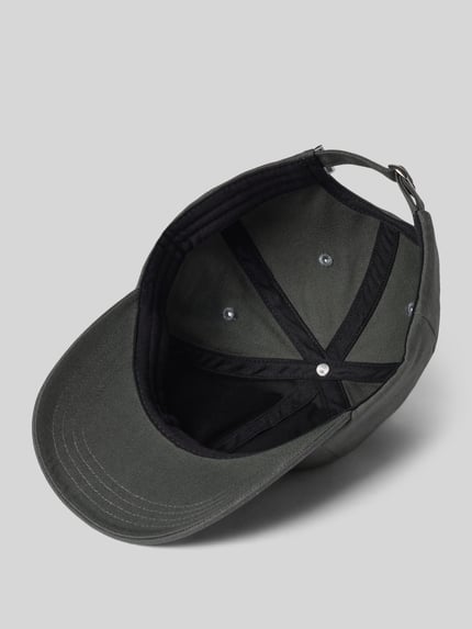 Produktfoto, Cap aus reiner Baumwolle Modell 'YENAAS' von ARMEDANGELS, Herren Cap, dunkelgraue Farbe, sichtbare Nähte, strukturierte Oberfläche