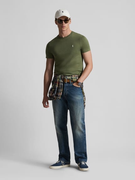 Mannelijk model draagt Regular Fit T-Shirt uit zuivere katoen van Polo Ralph Lauren in uni-look, logo-stitching, ronde hals, korte mouw, jersey, vooraanzicht volledig lichaam