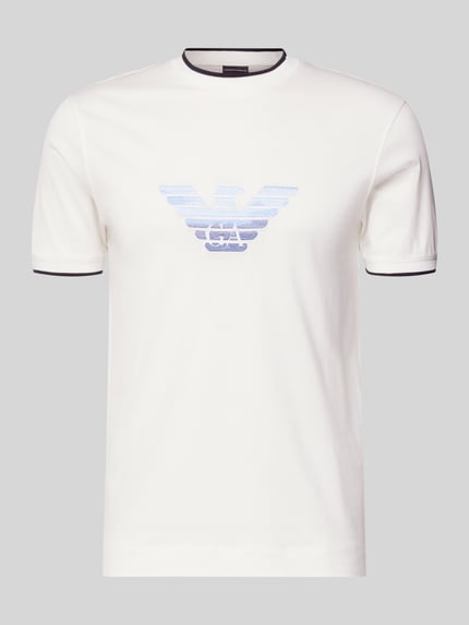 Produktfoto, Regular Fit T-Shirt mit Logo-Stitching von Emporio Armani in Weiß, Lyocell-Mix mit Baumwoll-Anteil, Rundhalsausschnitt, dezentes Logo-Stitching auf der Brust, klare Linien und glatte Oberfläche