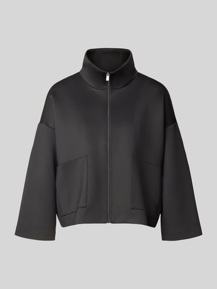 Produktfoto, Relaxed Fit Hose mit Stehkragen von COMMA, schwarze Farbe, elastischer Material-Mix, aufgesetzte Taschen, Reißverschluss.