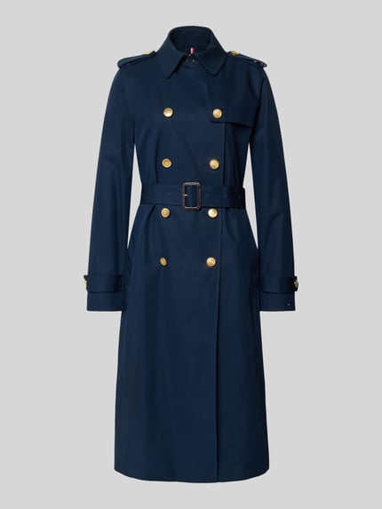 Produktfoto, dunkelblauer Slim Fit Trenchcoat aus reiner Baumwolle von Tommy Hilfiger, goldene Knöpfe, Taillengürtel, Twillstruktur