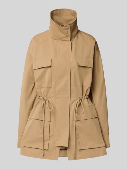Produktfoto, Jacke mit Stehkragen und Pattentaschen von Jake*s Casual in Beige, Baumwoll-Mix, taillierter Schnitt, strukturierte Textur.