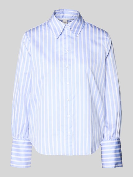 Produktfoto, Regular Fit Bluse mit Knopfleiste Modell 'VICA' von Brax aus reiner Baumwolle, Hemdblusenkragen, blau-weiß gestreift.