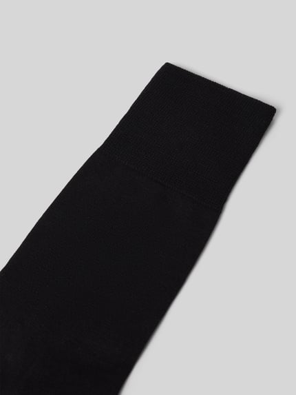 Produktfoto, Socken mit Label-Print im 3er-Pack von Falke, schwarzer Schurwoll-Baumwoll-Mix mit Stretch-Anteil, gerippter Abschluss.