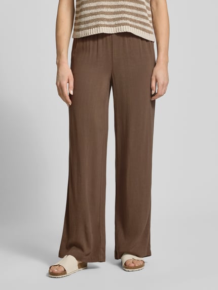 Frauenmodel trägt Regular Fit Weite Hose aus Viskose-Leinen-Mix Modell 'VIVA-GULIA' von Selected Femme, Optik: Unifarben, Tunnelzug, elastischer Bundabschluss, seitliche Eingrifftaschen, Materialverarbeitung: Flammgarn, Ganzkörperansicht von vorne.