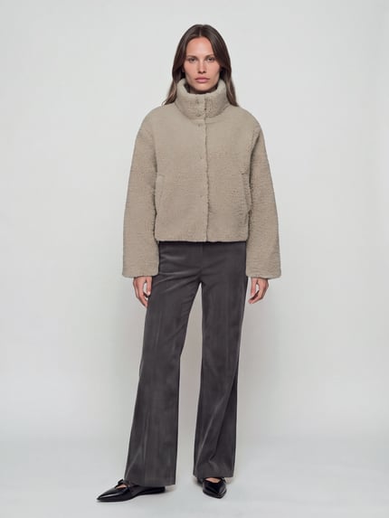 ONLY Teddyjacke mit hohem Stehkragen Sand 1