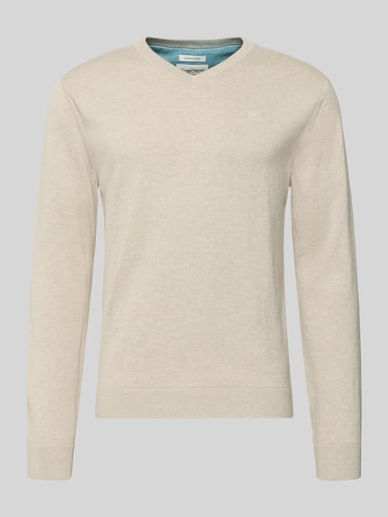 Produktfoto, Regular Fit Pullover aus reiner Baumwolle von Tom Tailor in Beige, unifarben, Feinstrick-Optik mit V-Ausschnitt und Logo-Stitching.