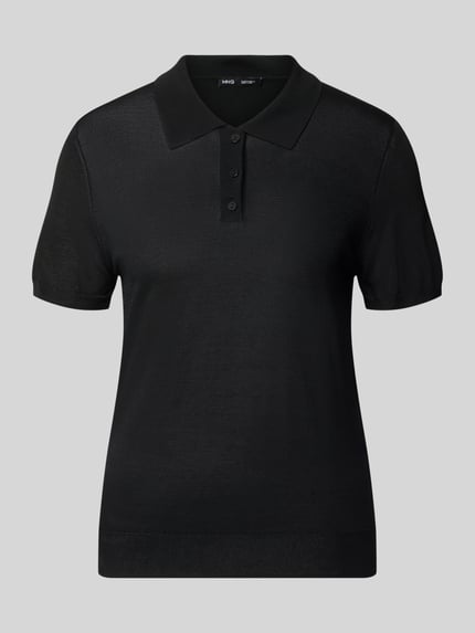 Produktfoto, schwarzes Poloshirt aus Viskose-Mix Modell 'LUXEN' von MANGO, taillierte Passform, gerippte Abschlüsse, Polokragen.