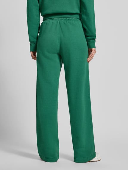 Frauenmodel trägt Wide Leg Sweathose aus Baumwoll-Mix mit Logo-Stitching von Polo Ralph Lauren, grün, Damen Sweathose, Ganzkörperansicht Rückansicht