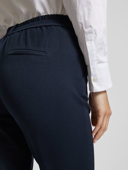 VERO MODA Loose Fit Stoffhose mit angedeutetem Eingriff Modell 'MAYA' Marine 3