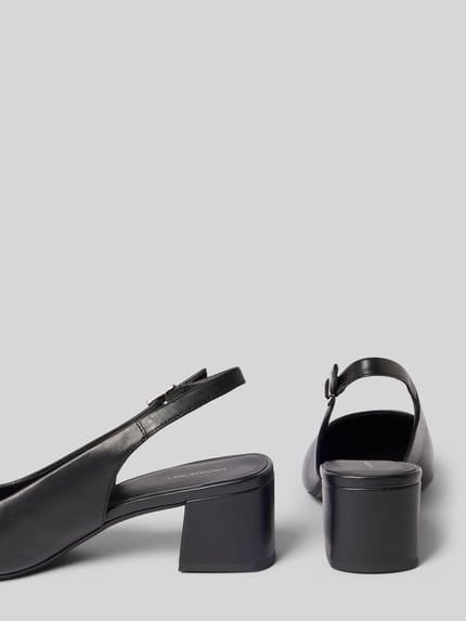 Productfoto, Slingbacks uit echt leer Model 'MARTA' van Vagabond, effen zwart, spitse neus, blokhak, gesp, licht gestructureerde zool, glad leer