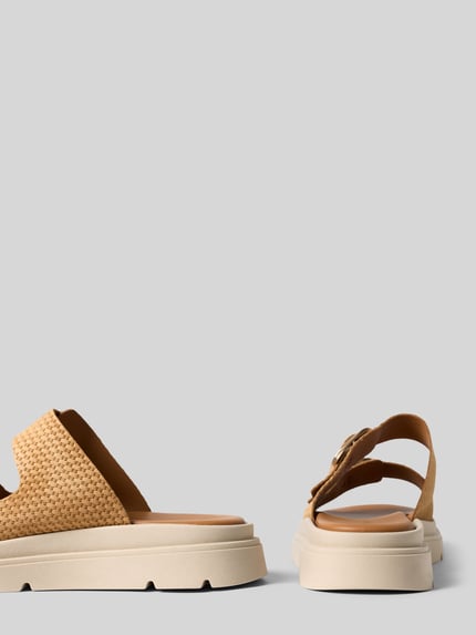 Produktfoto, Wedges aus echtem Leder von Tamaris, Optik: Unifarben, Schuhspitze: abgerundet, offen, Absatzform: Keilabsatz, Verschluss: Schlupf/offen, Dornschließen, Sohle: profiliert, Material: Leder
