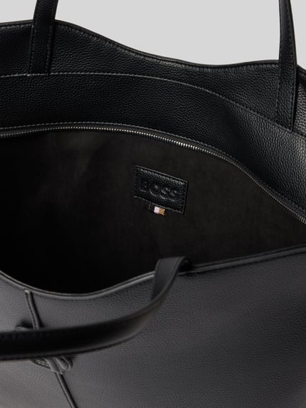 Produktfoto, Shopper mit Logo Detail van BOSS in effen kleuren, ritssluiting, indeling met open binnenzak en binnenzak met rits, logodetail, 2 draagbanden, grofkorrelige textuur, zwart